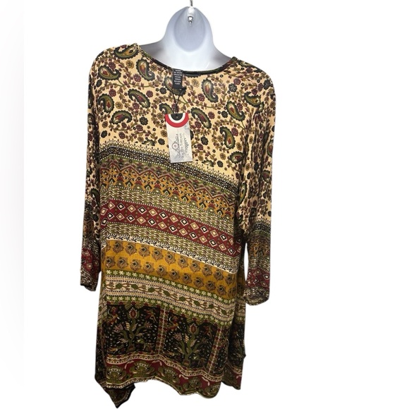 NWT.  Sacred Threads Blouse. Onesize. BL/RD5.  220265 - Picture 2 of 3